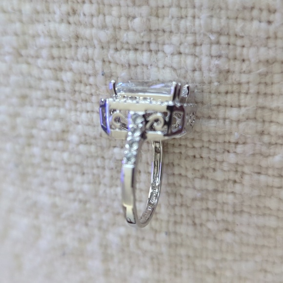 Ring 925 Cubic Zirconia Emerald Cut Ring Size 7 Intricate Detailing - Picture 9 of 9